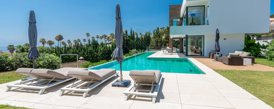 Luxury Villa with Panoramic Sea Views in La Paloma, Manilva