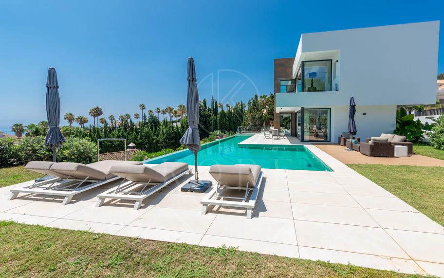 Luxury Villa with Panoramic Sea Views in La Paloma, Manilva