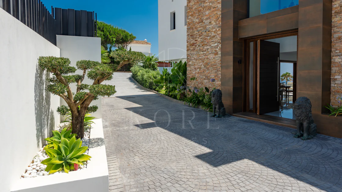 Luxury Villa with Panoramic Sea Views in La Paloma, Manilva