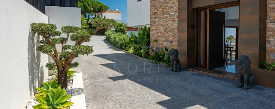 Luxury Villa with Panoramic Sea Views in La Paloma, Manilva
