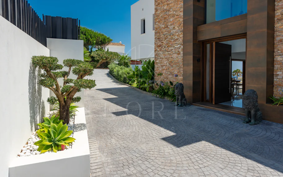 Luxury Villa with Panoramic Sea Views in La Paloma, Manilva