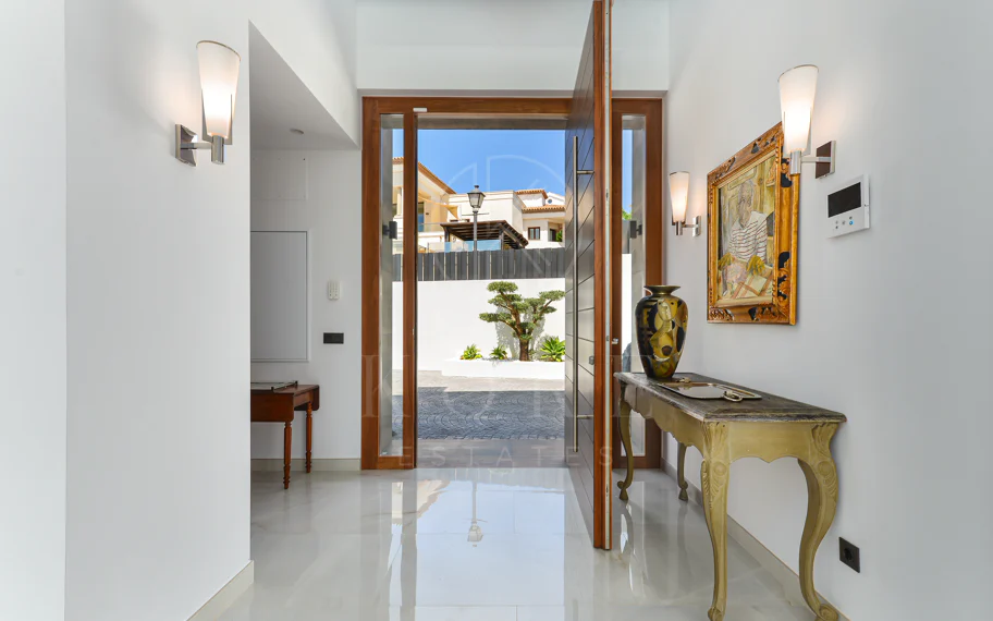 Luxury Villa with Panoramic Sea Views in La Paloma, Manilva
