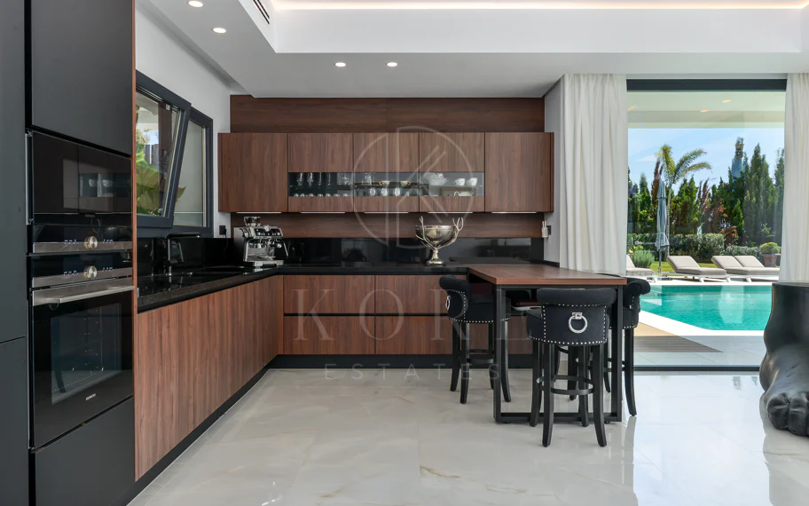 Luxury Villa with Panoramic Sea Views in La Paloma, Manilva