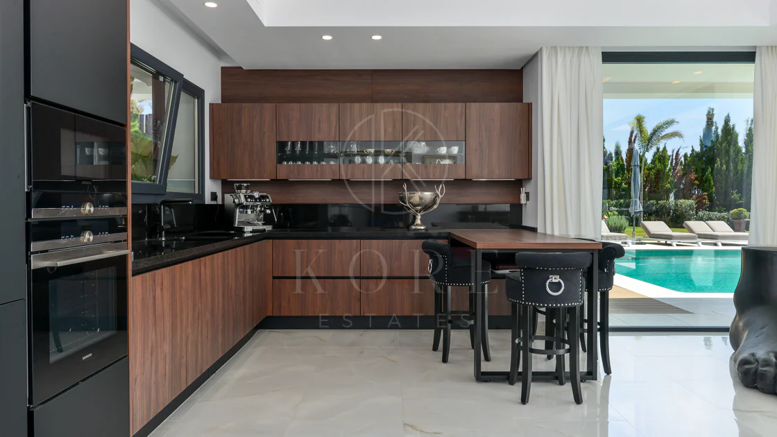 Luxury Villa with Panoramic Sea Views in La Paloma, Manilva
