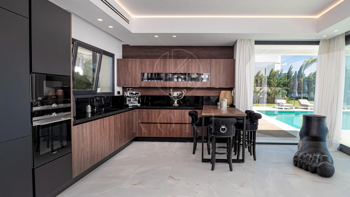 Luxury Villa with Panoramic Sea Views in La Paloma, Manilva