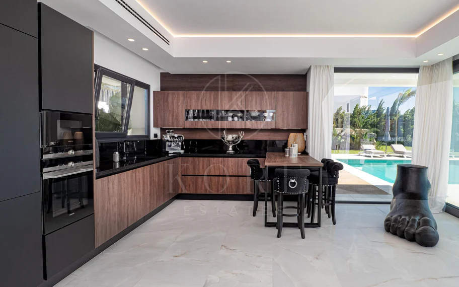 Luxury Villa with Panoramic Sea Views in La Paloma, Manilva