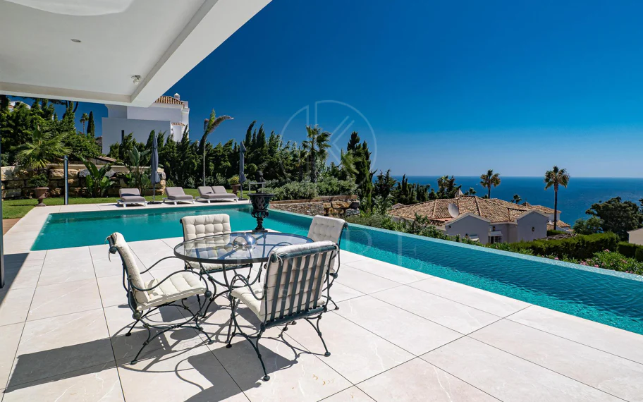 Luxury Villa with Panoramic Sea Views in La Paloma, Manilva