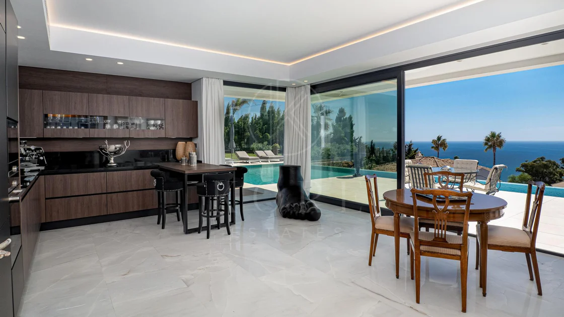 Luxury Villa with Panoramic Sea Views in La Paloma, Manilva