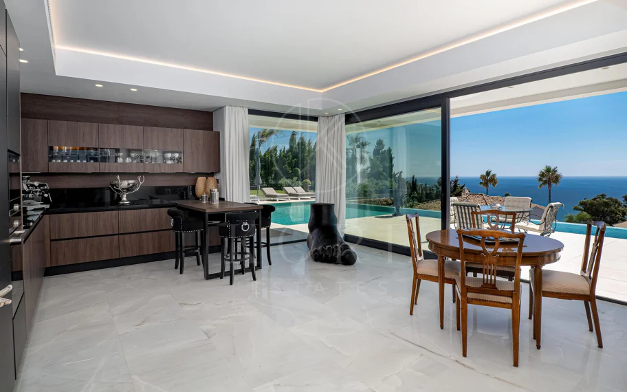 Luxury Villa with Panoramic Sea Views in La Paloma, Manilva