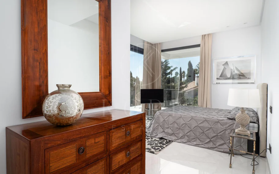 Luxury Villa with Panoramic Sea Views in La Paloma, Manilva