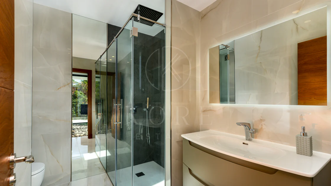 Luxury Villa with Panoramic Sea Views in La Paloma, Manilva