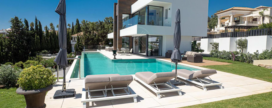Luxury Villa with Panoramic Sea Views in La Paloma, Manilva