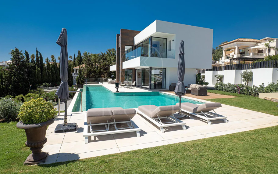 Luxury Villa with Panoramic Sea Views in La Paloma, Manilva