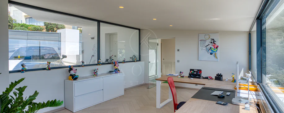 Outstanding, five bedroom Villa located in Altos de Los Monteros with panoramic sea views