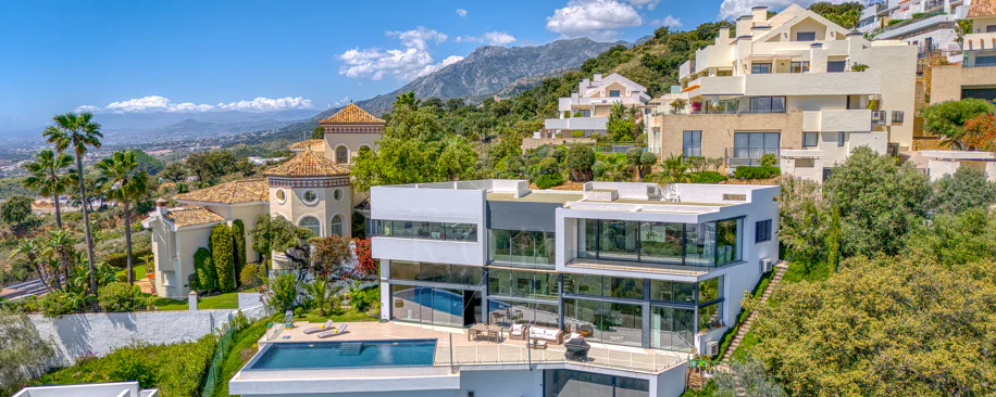 Outstanding, five bedroom Villa located in Altos de Los Monteros with panoramic sea views