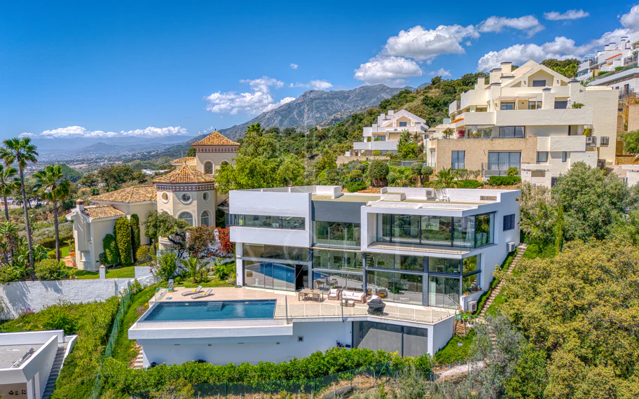 Outstanding, five bedroom Villa located in Altos de Los Monteros with panoramic sea views