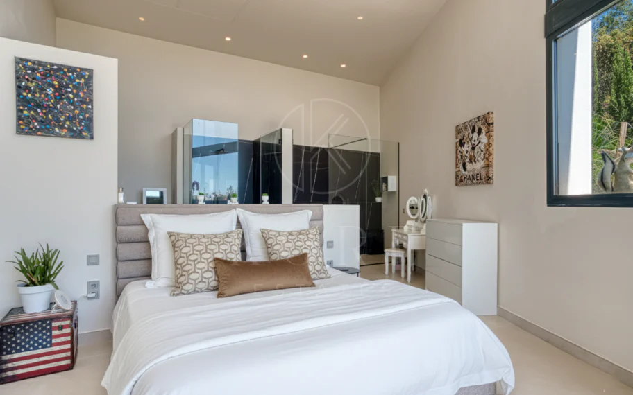 Outstanding, five bedroom Villa located in Altos de Los Monteros with panoramic sea views