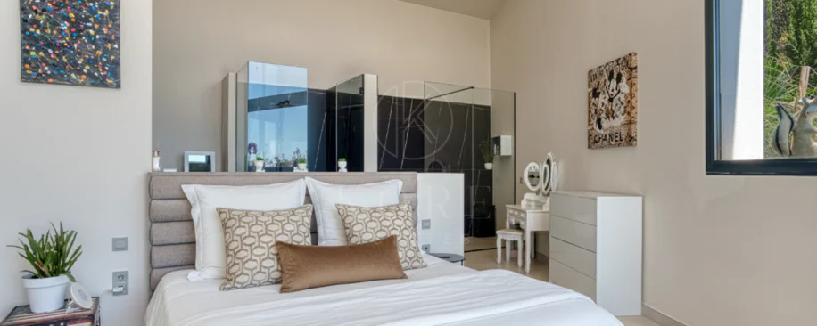 Outstanding, five bedroom Villa located in Altos de Los Monteros with panoramic sea views