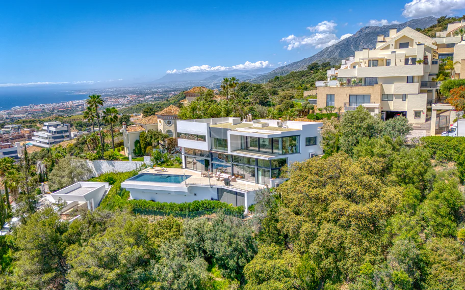 Outstanding, five bedroom Villa located in Altos de Los Monteros with panoramic sea views