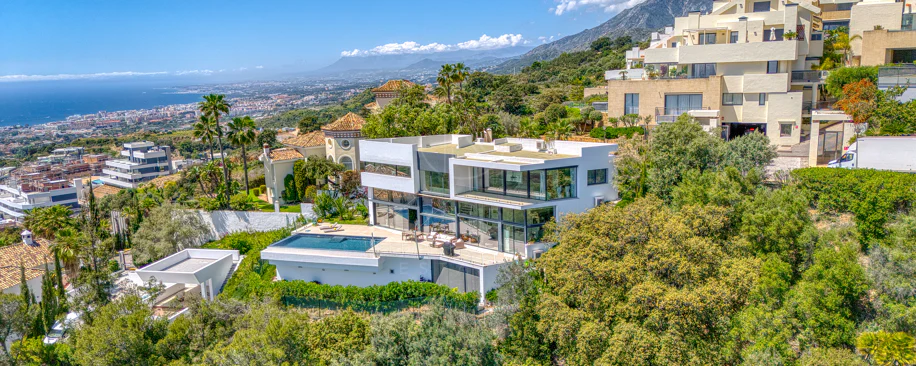 Outstanding, five bedroom Villa located in Altos de Los Monteros with panoramic sea views
