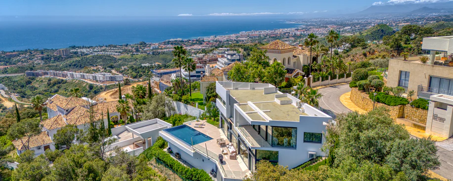 Outstanding, five bedroom Villa located in Altos de Los Monteros with panoramic sea views