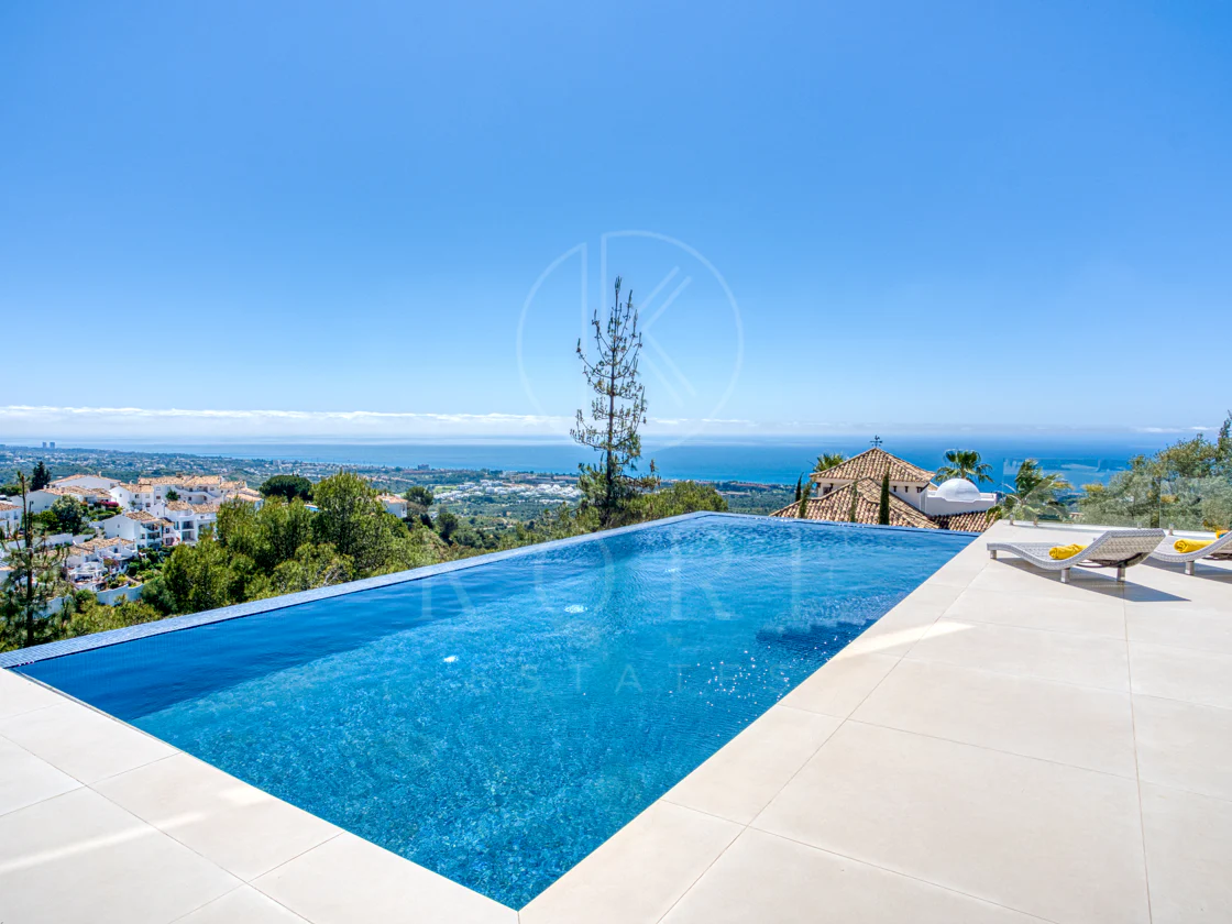 Outstanding, five bedroom Villa located in Altos de Los Monteros with panoramic sea views