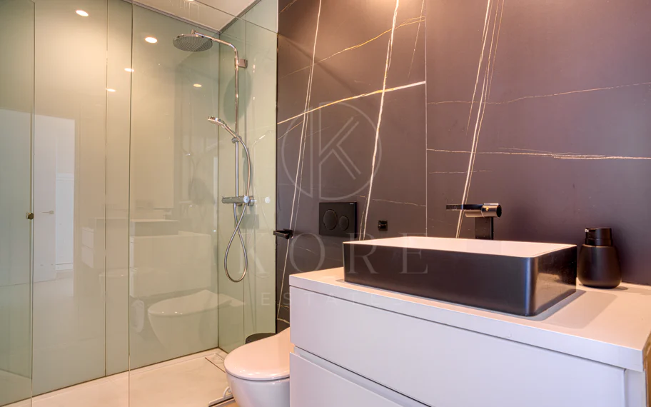 Outstanding, five bedroom Villa located in Altos de Los Monteros with panoramic sea views