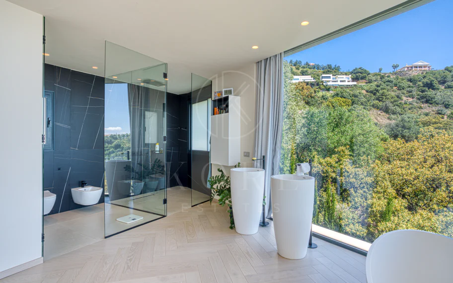 Outstanding, five bedroom Villa located in Altos de Los Monteros with panoramic sea views