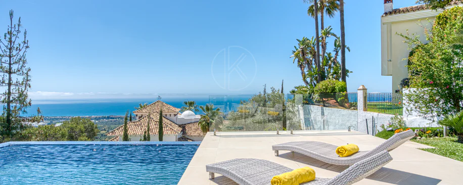 Outstanding, five bedroom Villa located in Altos de Los Monteros with panoramic sea views