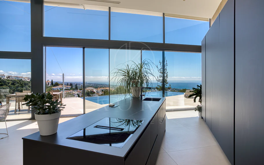 Outstanding, five bedroom Villa located in Altos de Los Monteros with panoramic sea views