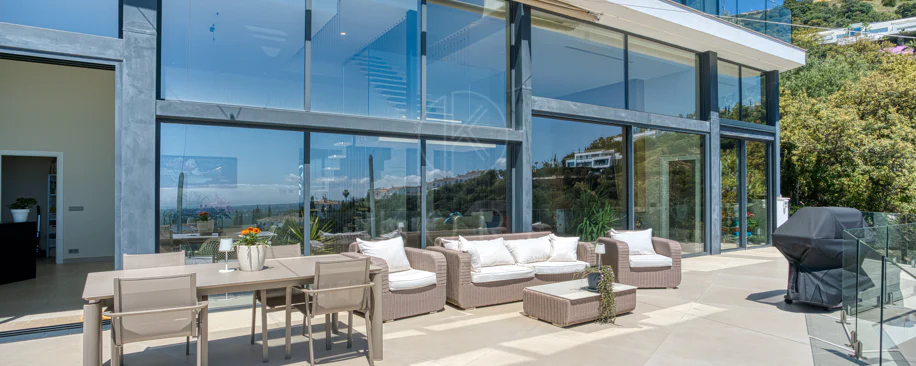 Outstanding, five bedroom Villa located in Altos de Los Monteros with panoramic sea views