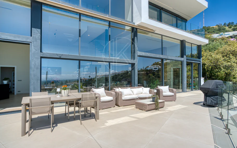 Outstanding, five bedroom Villa located in Altos de Los Monteros with panoramic sea views