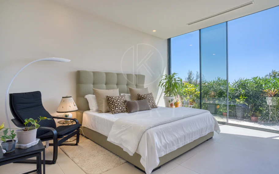Outstanding, five bedroom Villa located in Altos de Los Monteros with panoramic sea views