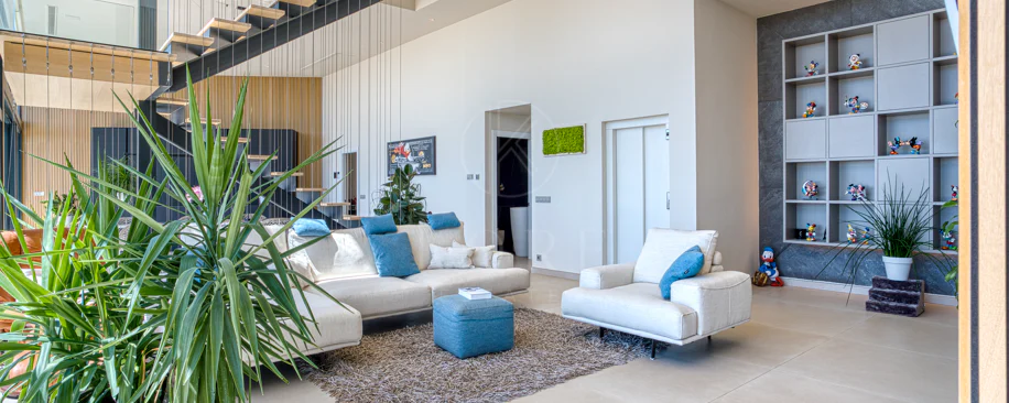 Outstanding, five bedroom Villa located in Altos de Los Monteros with panoramic sea views
