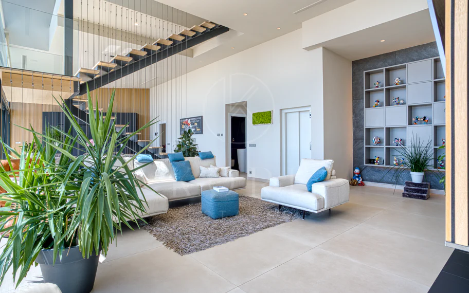 Outstanding, five bedroom Villa located in Altos de Los Monteros with panoramic sea views