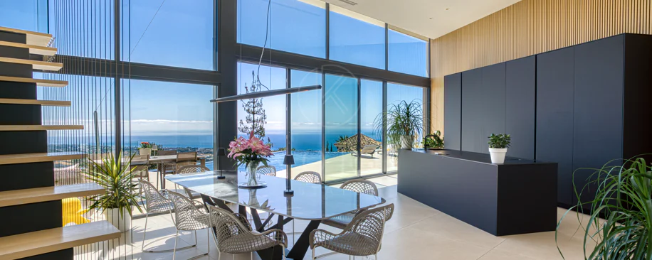 Outstanding, five bedroom Villa located in Altos de Los Monteros with panoramic sea views
