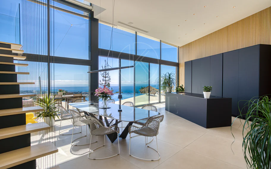Outstanding, five bedroom Villa located in Altos de Los Monteros with panoramic sea views