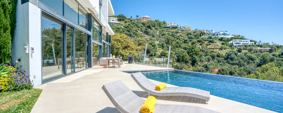 Outstanding, five bedroom Villa located in Altos de Los Monteros with panoramic sea views