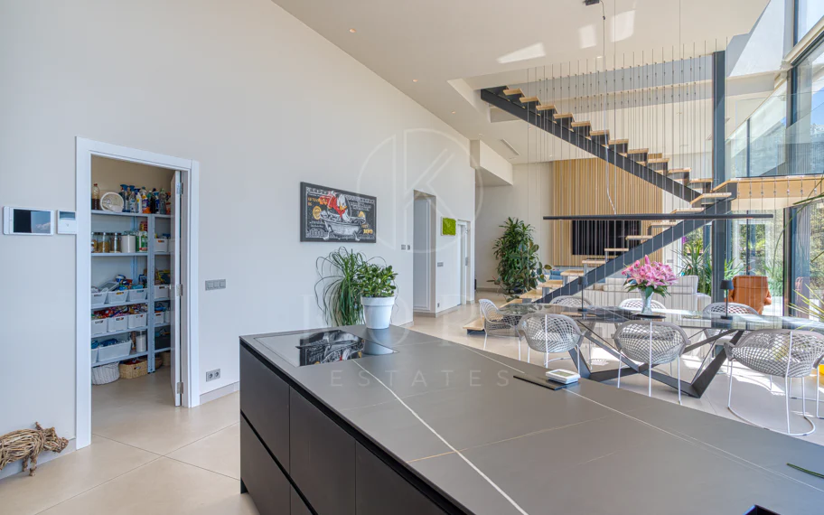 Outstanding, five bedroom Villa located in Altos de Los Monteros with panoramic sea views