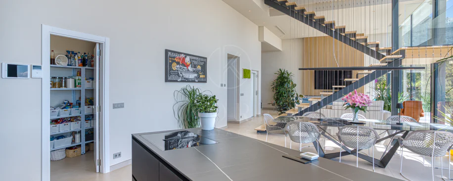 Outstanding, five bedroom Villa located in Altos de Los Monteros with panoramic sea views