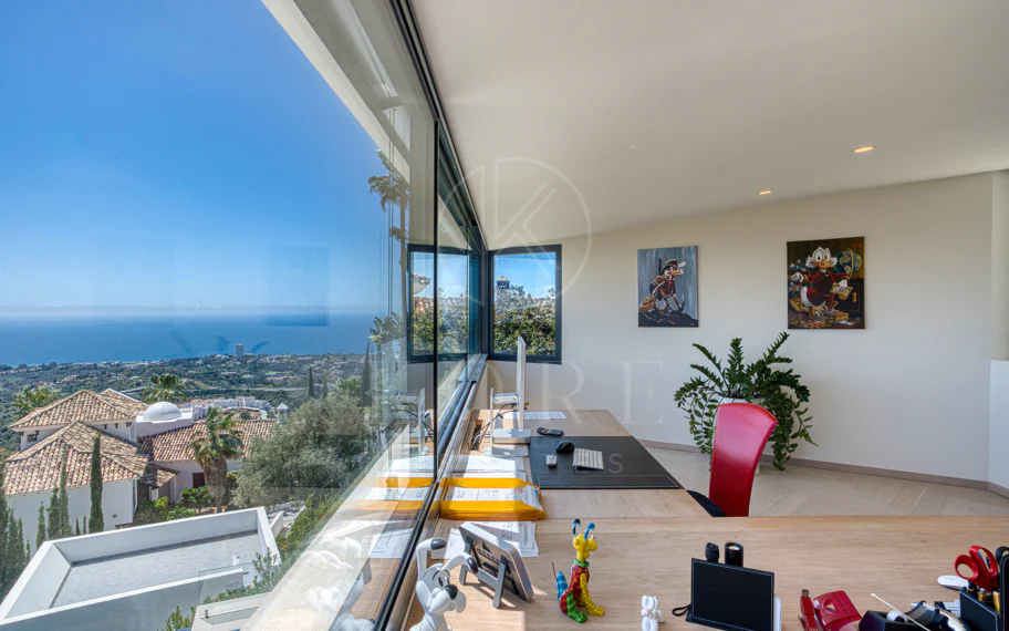 Outstanding, five bedroom Villa located in Altos de Los Monteros with panoramic sea views