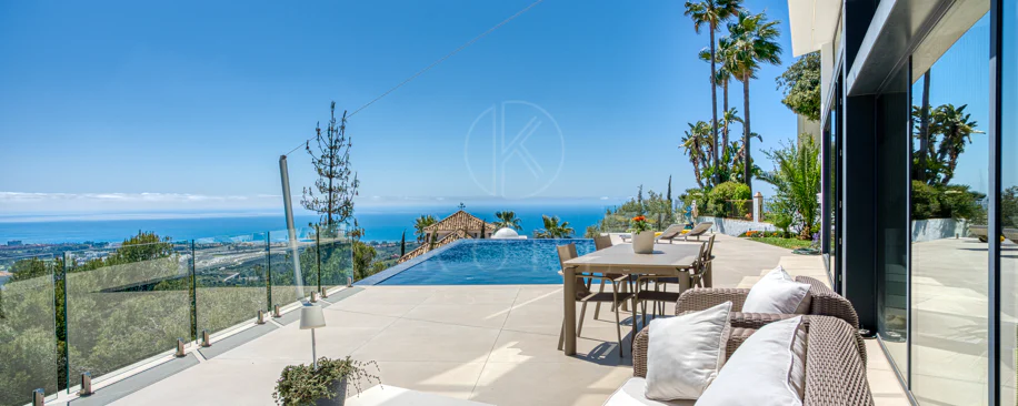 Outstanding, five bedroom Villa located in Altos de Los Monteros with panoramic sea views