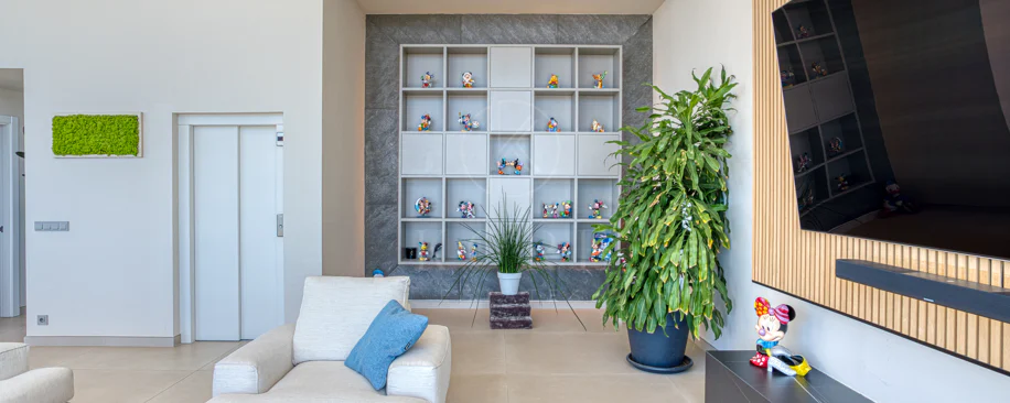 Outstanding, five bedroom Villa located in Altos de Los Monteros with panoramic sea views