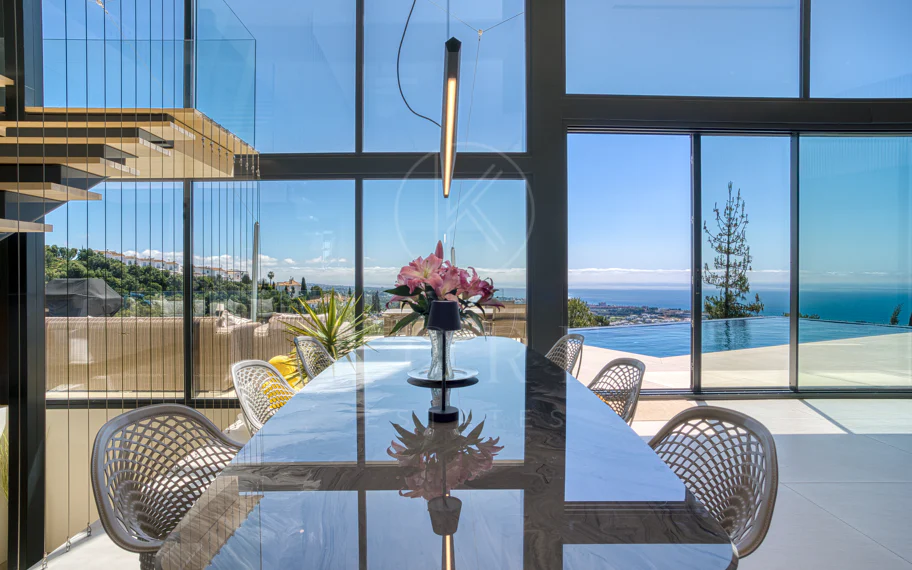 Outstanding, five bedroom Villa located in Altos de Los Monteros with panoramic sea views