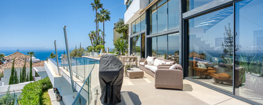 Outstanding, five bedroom Villa located in Altos de Los Monteros with panoramic sea views