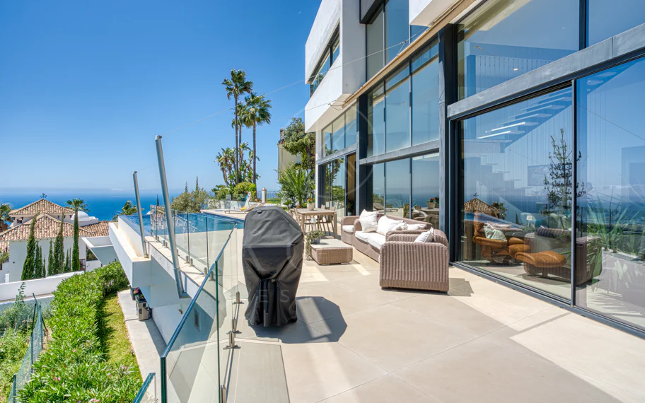 Outstanding, five bedroom Villa located in Altos de Los Monteros with panoramic sea views