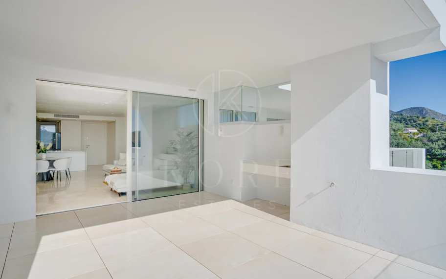 Beautiful two bedroom, south east facing apartment located in the exclusive Urbanisation Palo Alto