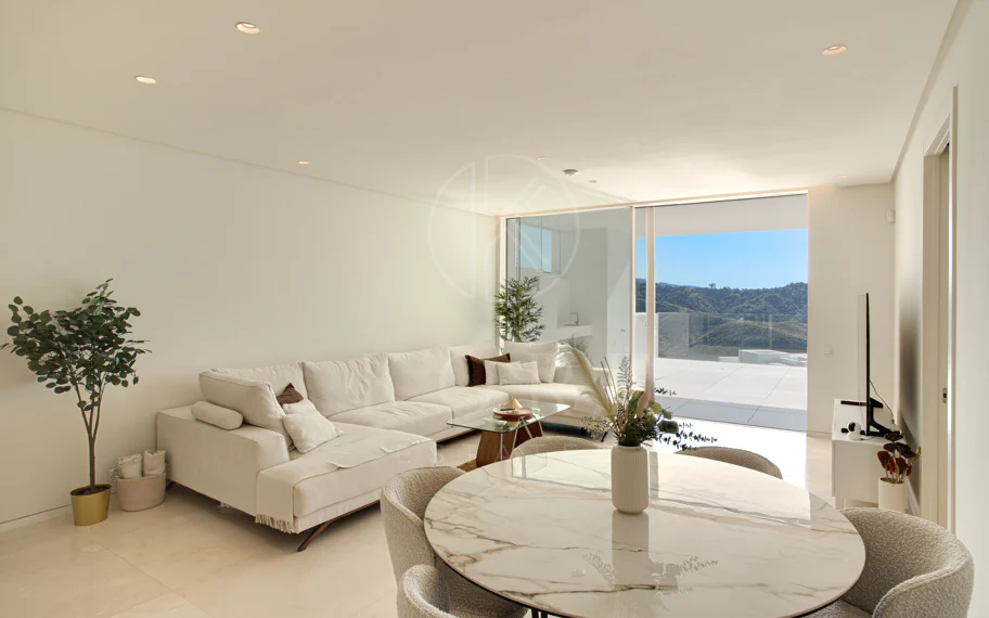 Beautiful two bedroom, south east facing apartment located in the exclusive Urbanisation Palo Alto