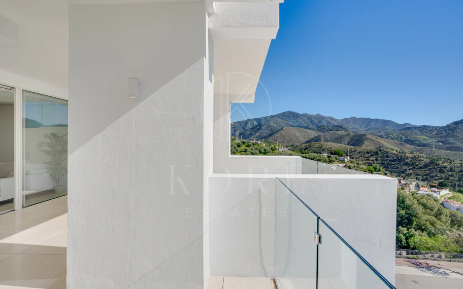 Beautiful two bedroom, south east facing apartment located in the exclusive Urbanisation Palo Alto