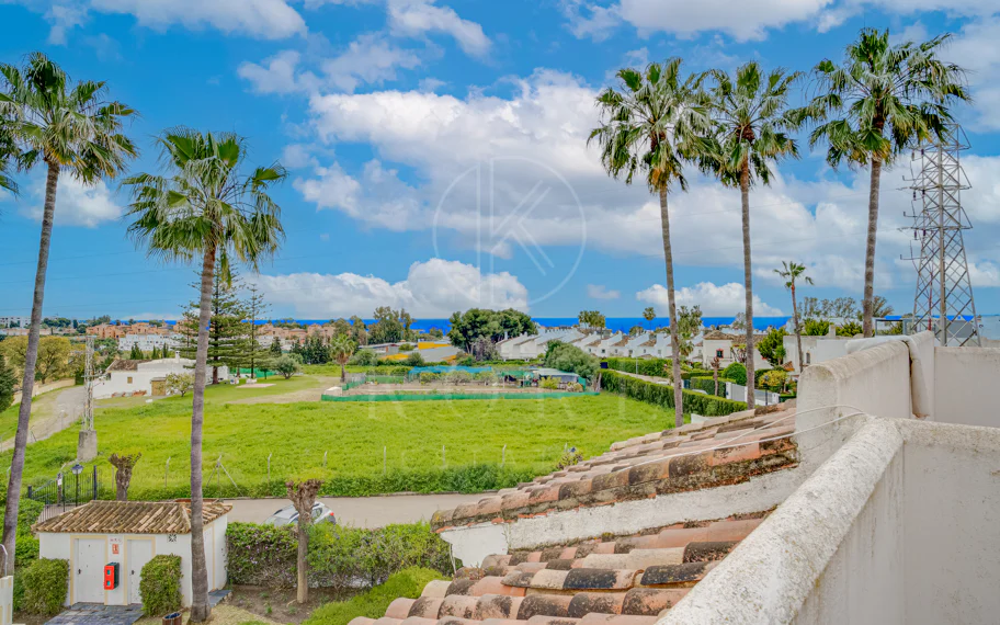 Wonderful three bedroom townhouse with sea views, located in Bel Air, Estepona